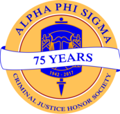 Alpha Phi Sigma的紫色和金色标志，国家刑事司法荣誉协会